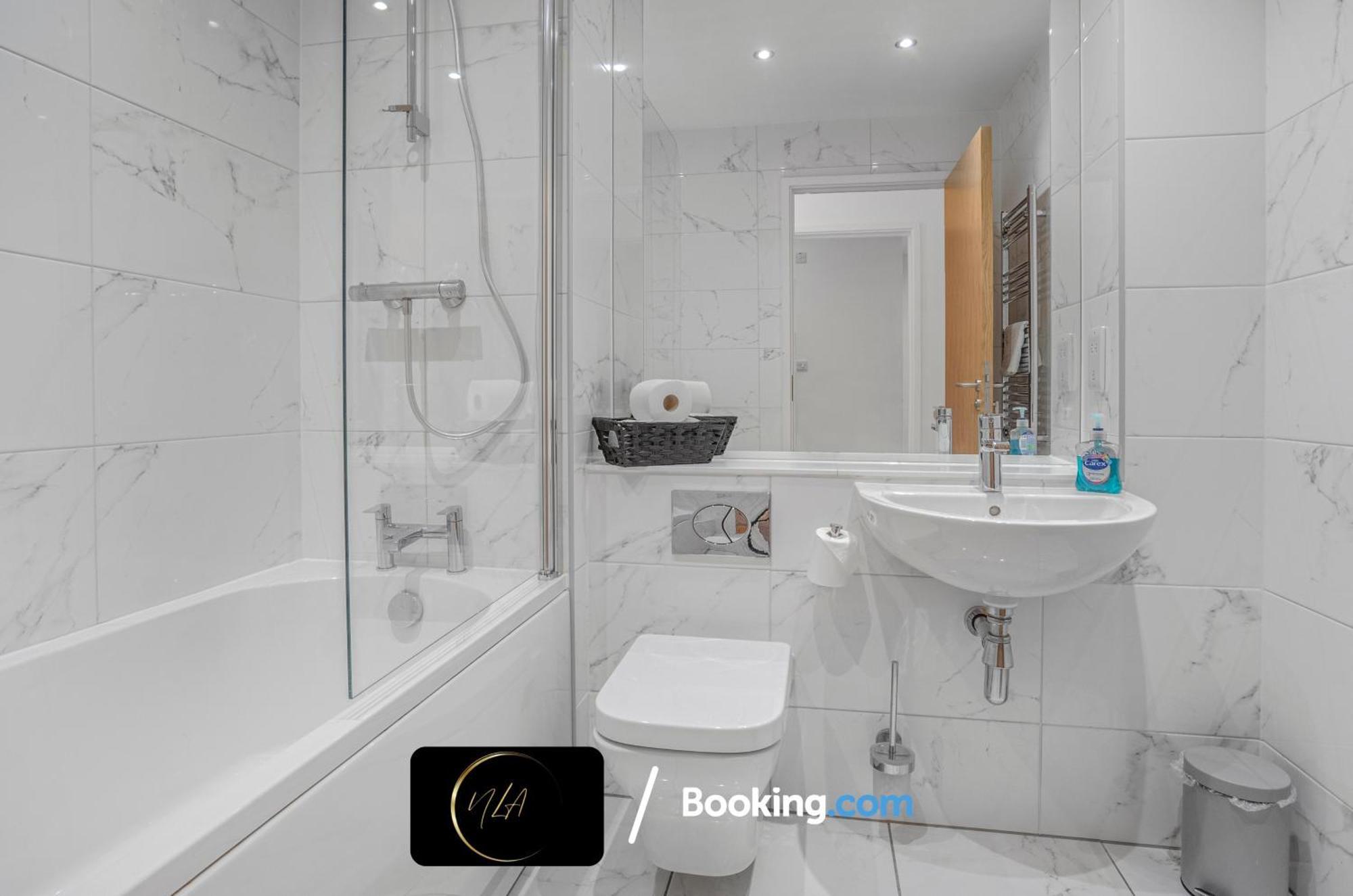 City Centre Apartment With Free Parking, 2 Bathrooms, Netflix And Wifi - Suitable For Contractors And Families - By Noor Luxury Accommodations ברמינגהאם מראה חיצוני תמונה